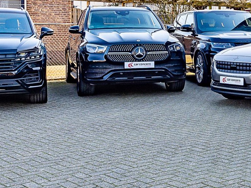 Zwarte Mercedes-Benz GLE met Car Concern-plaat